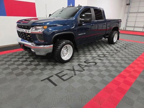 Used 2022 Chevrolet Silverado 2500 LT w/ Convenience Package AWD/4WD image 3