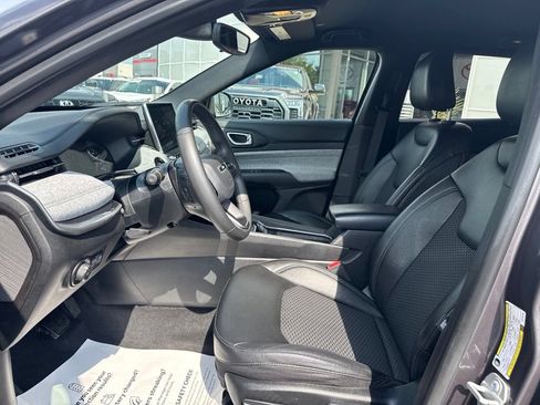 Used 2024 Jeep Compass Latitude AWD/4WD image 11