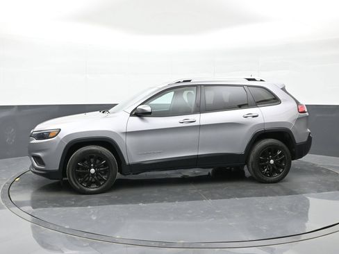Used 2020 Jeep Cherokee Latitude w/ Cold Weather Group FWD image 9