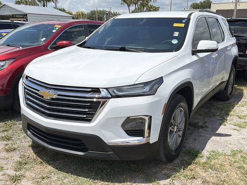 Certified 2023 Chevrolet Traverse LT FWD image 3