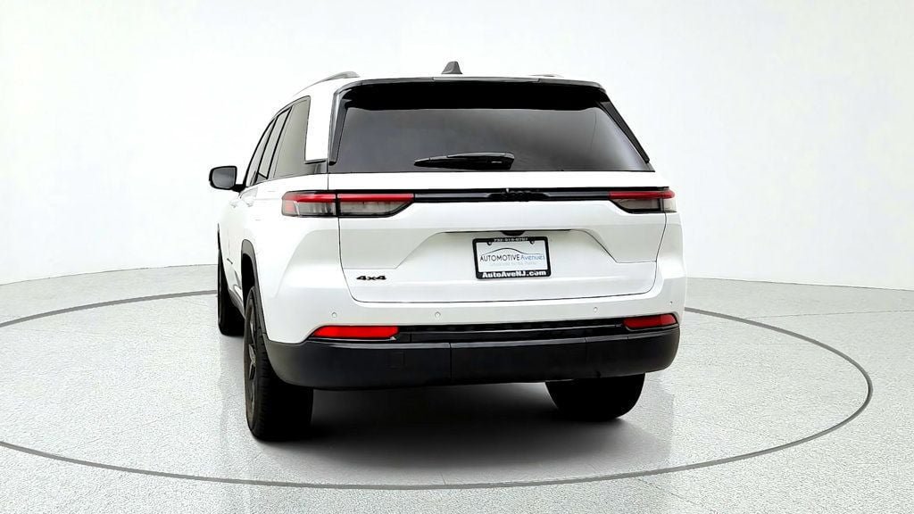 Used 2025 Jeep Grand Cherokee Altitude AWD/4WD image 6