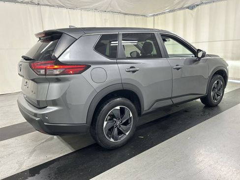 Used 2024 Nissan Rogue SV AWD/4WD image 2