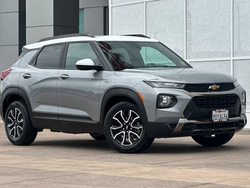 Used 2023 Chevrolet TrailBlazer ACTIV FWD image 2