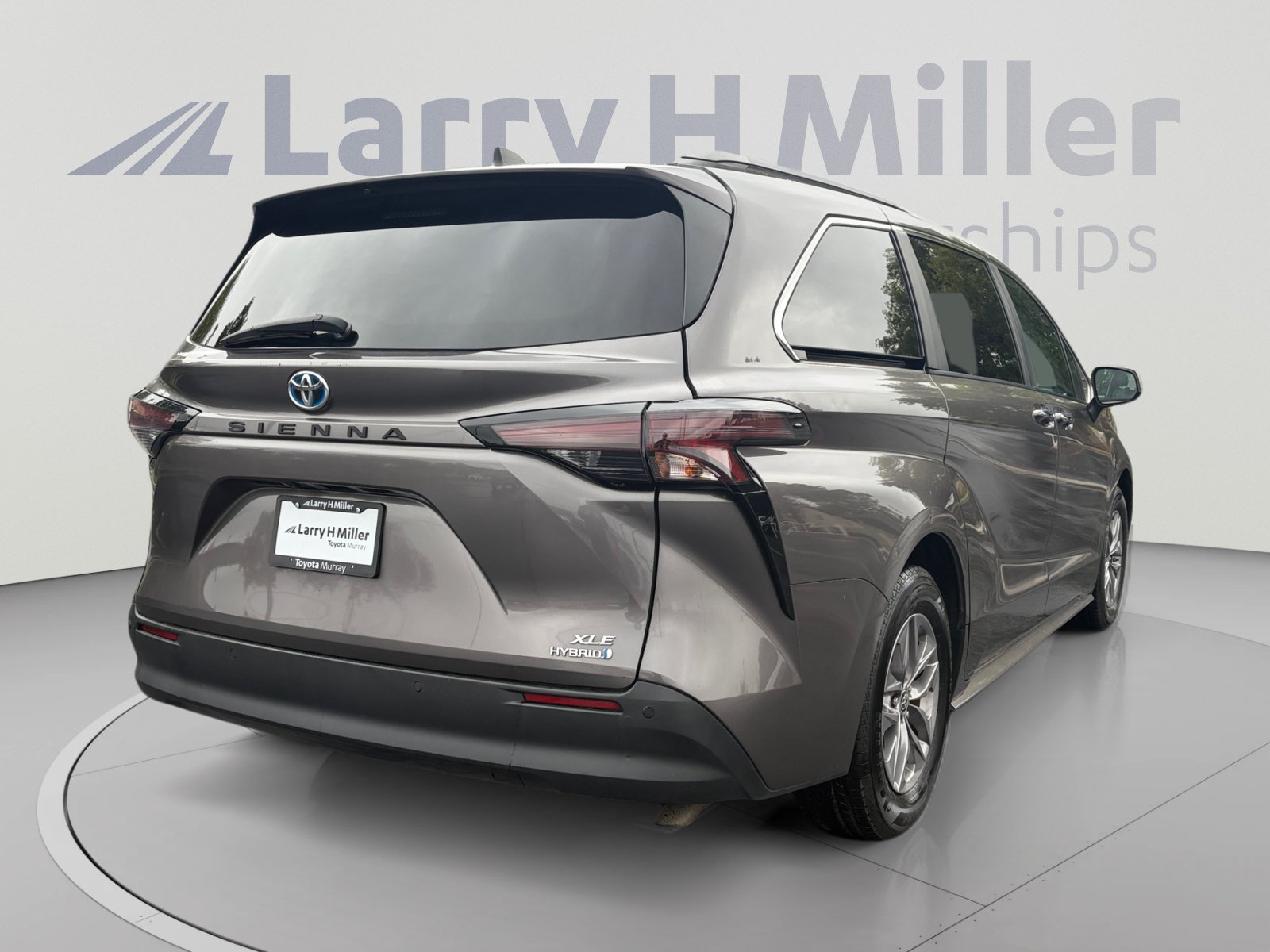 Used 2024 Toyota Sienna XLE FWD image 5