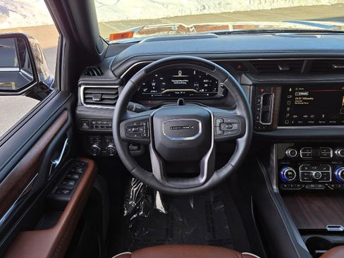 Used 2024 GMC Yukon Denali Ultimate image 13