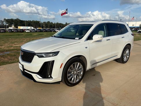 Used 2024 Cadillac XT6 Premium Luxury AWD/4WD image 4