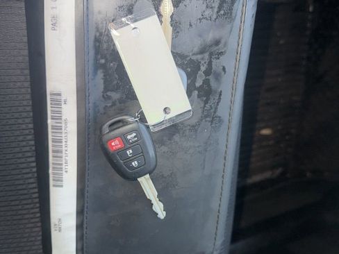 Used 2017 Toyota Camry SE image 24