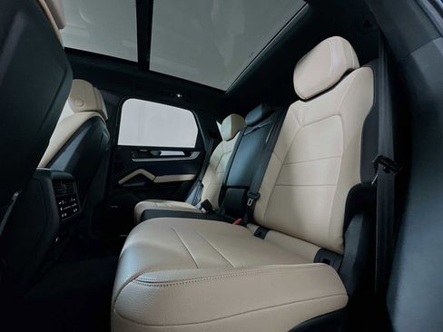 Certified 2025 Porsche Cayenne image 22