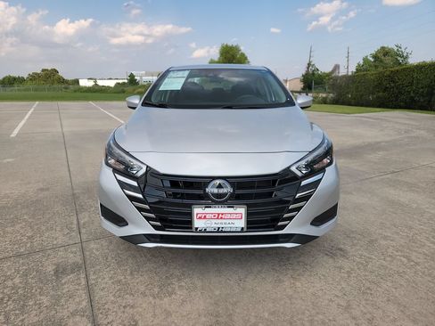Used 2025 Nissan Versa SV FWD image 11