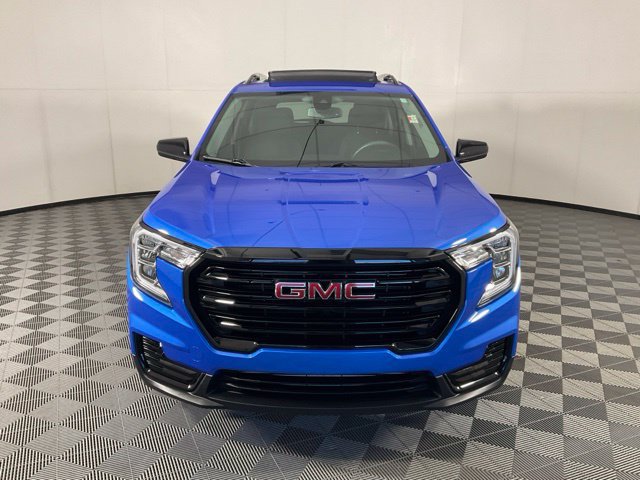 Used 2024 GMC Terrain SLE w/ Driver Convenience Package AWD/4WD image 2