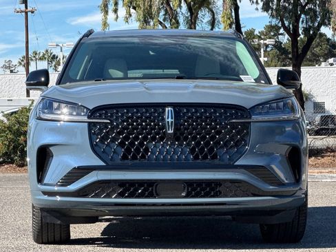 New 2026 Lincoln Aviator AWD w/ Jet Appearance Package image 3