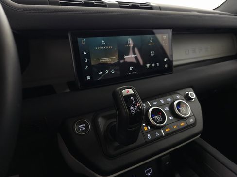 Used 2023 Land Rover Defender 110 SE image 24