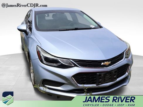 Used 2018 Chevrolet Cruze LT FWD image 7