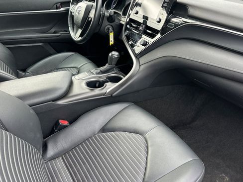 Used 2024 Toyota Camry SE image 19