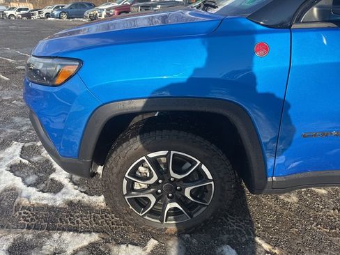 Used 2025 Jeep Compass Trailhawk image 6
