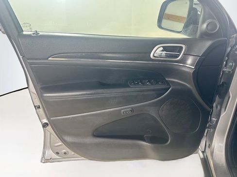 Used 2018 Jeep Grand Cherokee Limited AWD/4WD image 11