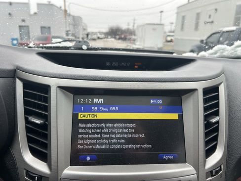 Used 2011 Subaru Outback 2.5i Limited image 20