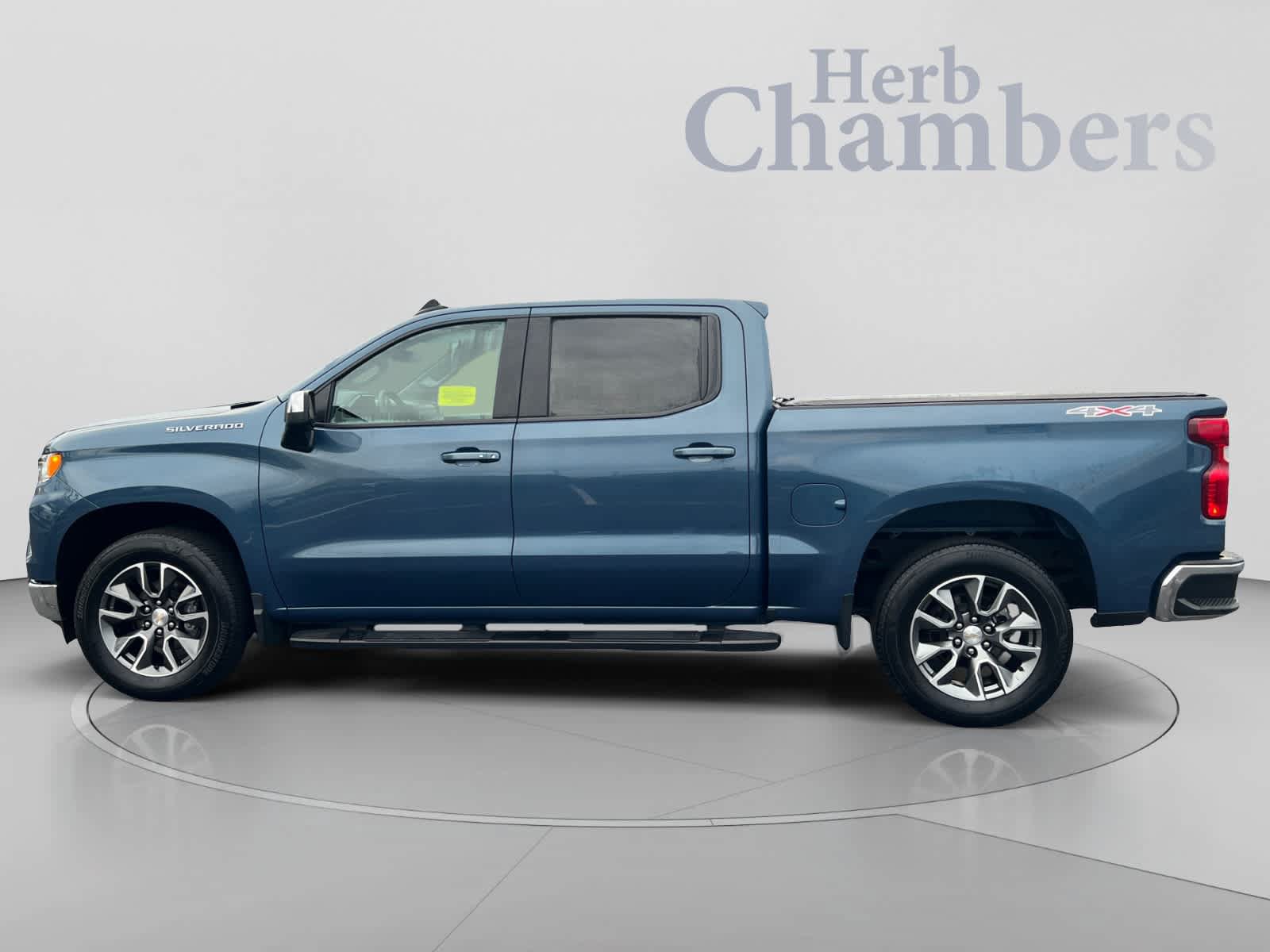 Used 2024 Chevrolet Silverado 1500 LT AWD/4WD image 5
