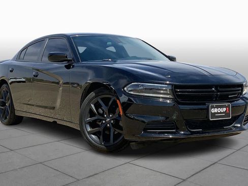 Used 2022 Dodge Charger SXT w/ Blacktop Package image 3