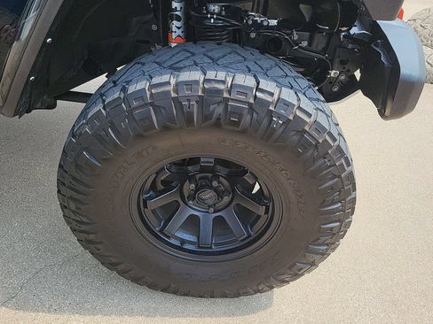Used 2021 Jeep Gladiator Mojave AWD/4WD image 33