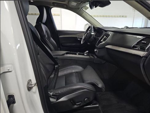 Used 2024 Volvo XC90 T8 Ultimate w/ Lounge Package image 9