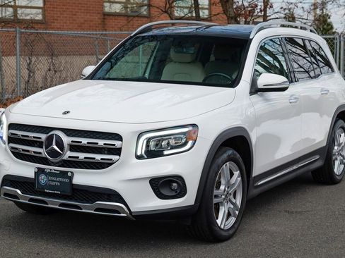 Used 2021 Mercedes-Benz GLB 250 4MATIC image 3