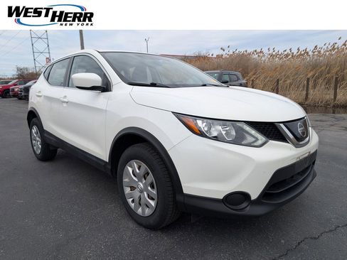 Used 2019 Nissan Rogue Sport S image 1
