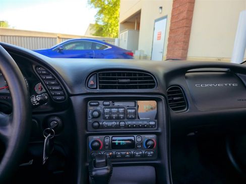 Used 2004 Chevrolet Corvette Convertible w/ Preferred Equipment Group RWD image 21