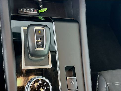 Used 2024 Mitsubishi Outlander SE image 25