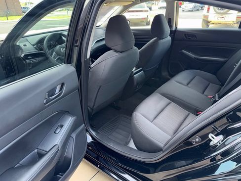Used 2024 Nissan Altima 2.5 SV FWD image 18