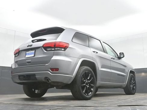 Used 2019 Jeep Grand Cherokee Altitude AWD/4WD image 46