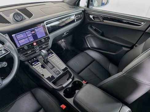 Certified 2026 Porsche Macan AWD/4WD image 25