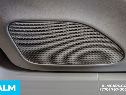 Used 2024 Chrysler Pacifica Touring-L image 59