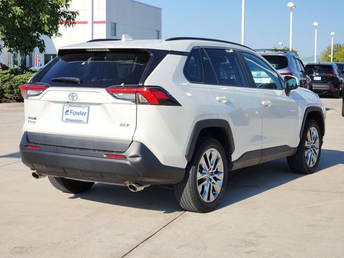 Used 2021 Toyota RAV4 XLE Premium FWD image 5