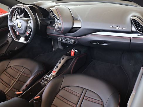 Used 2018 Ferrari 488 Spider RWD image 16