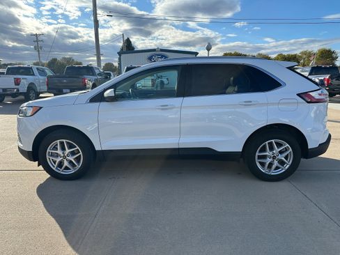 Used 2024 Ford Edge SEL w/ Class II Trailer Tow Package image 3