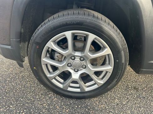 Used 2022 Jeep Compass Latitude w/ Sun and Sound Group image 9