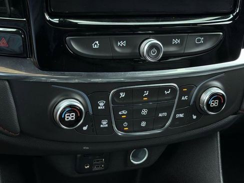 Used 2023 Chevrolet Traverse RS FWD image 26