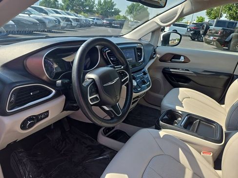 Used 2021 Chrysler Voyager Lxi image 11