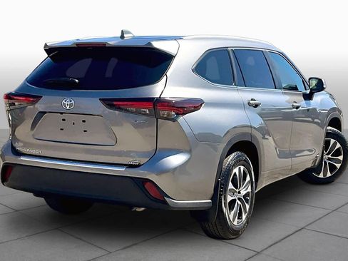 Certified 2025 Toyota Highlander XLE image 13