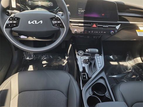 New 2025 Kia Niro EX image 17
