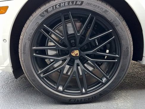 Certified 2025 Porsche Macan GTS AWD/4WD image 15