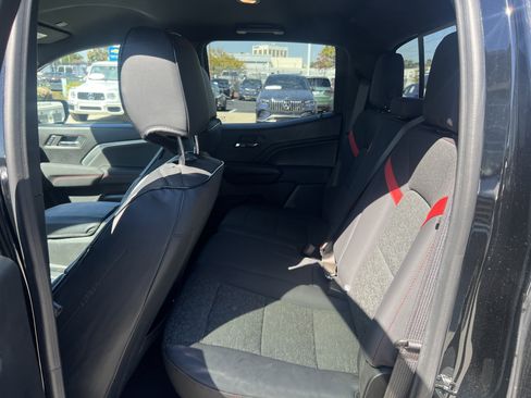 Used 2024 Chevrolet Colorado Z71 w/ Z71 Convenience Package 2 image 32