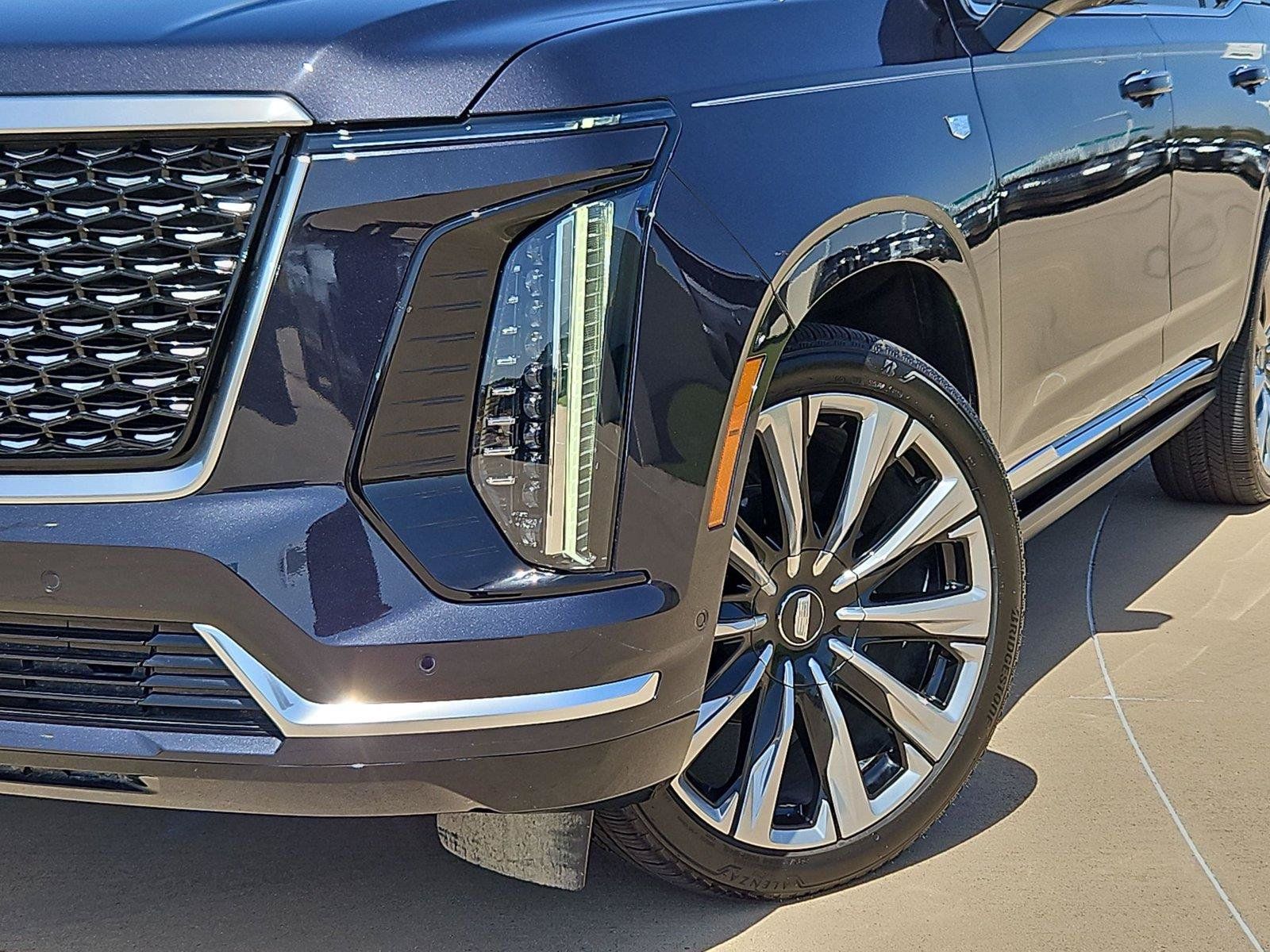 Used 2026 Cadillac Escalade Luxury w/ Touring Package AWD/4WD image 7