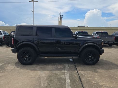 Used 2025 Ford Bronco Outer Banks AWD/4WD image 2