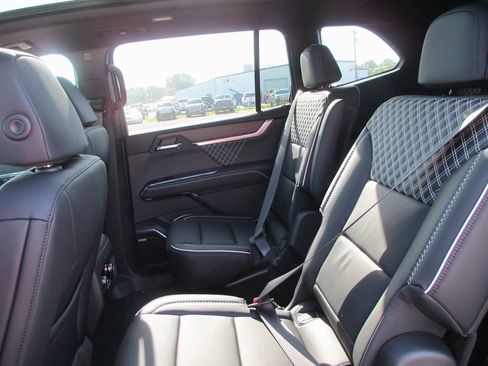 New 2025 GMC Acadia Denali image 17