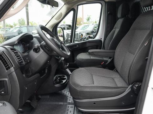 Used 2025 RAM ProMaster 2500 w/ U-Haul Equipment Group FWD image 21