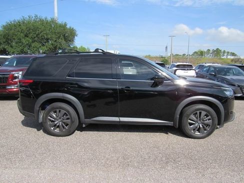 Used 2024 Nissan Pathfinder SV w/ SV Premium Package FWD image 2