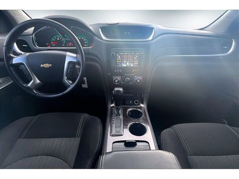 Used 2017 Chevrolet Traverse LT image 7