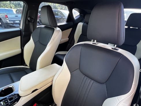 Used 2024 Lexus NX 250 FWD image 17